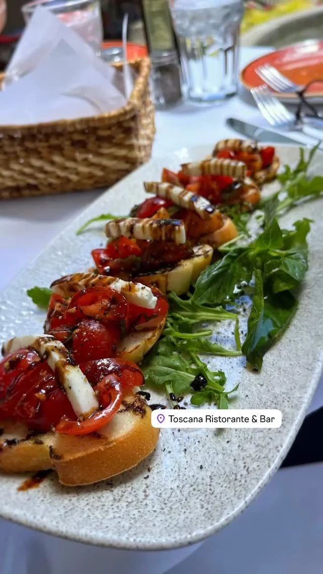 Bread is always smart. But when topped with tomato and mozzarella I’m in heaven. #caminecooks #blingcuisine #homechef #yummy #hungrycommunities #charlotte