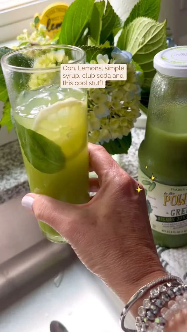 Looks like a Dr Seuss beverage🙈! Almost a little too healthy for its deliciousness quotient😆. But tastes 😋so refreshing!! Love @traderjoes hacks! …. #caminecooks #blingcuisine #yummy #ifeellikecooking #greendrinks #addlemons